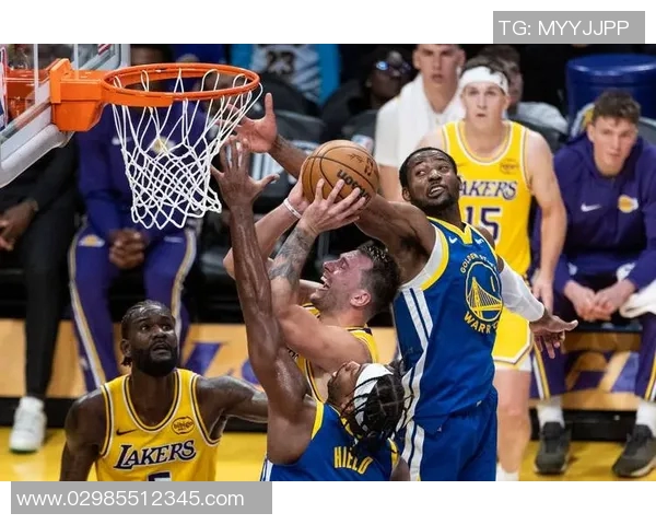 勇士与湖人10月20日比赛数据分析与精彩瞬间回顾